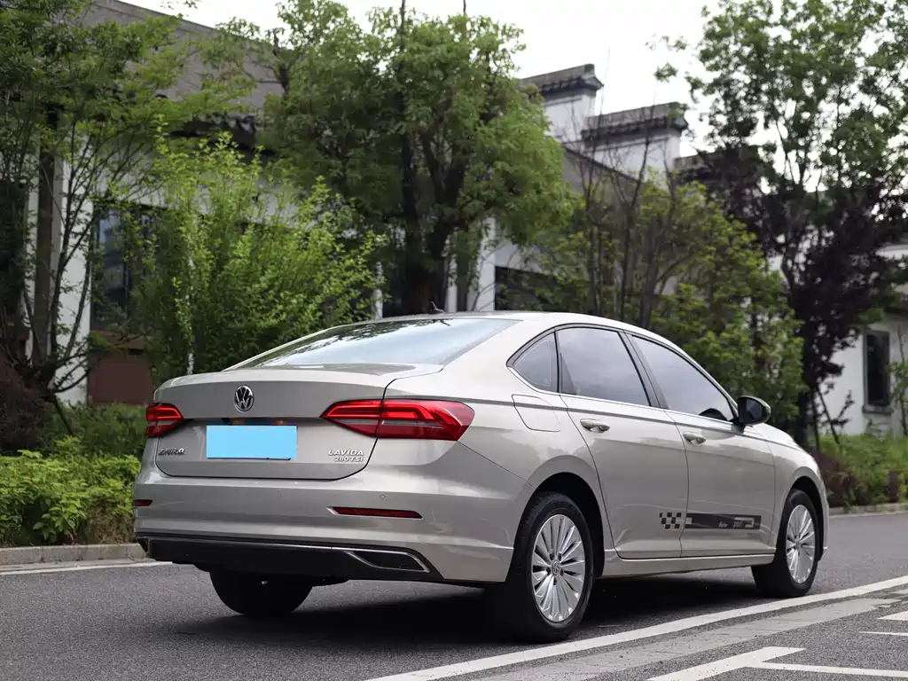 Lavida 280 TSI DSG Comfort CN-VI