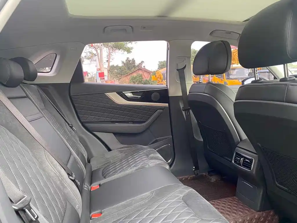 Hongqi HS5 2.0 T Connected Flagship Enjoyment