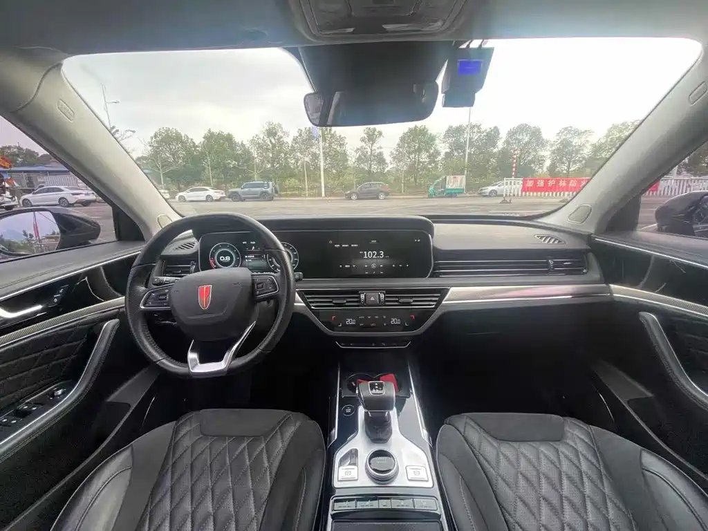 Hongqi HS5 2.0 T Connected Flagship Enjoyment