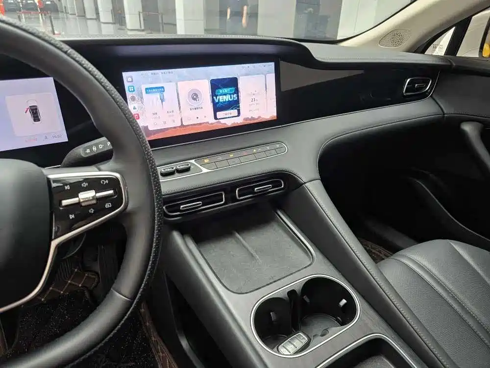 Roewe D7 DMH 125 km Outstanding