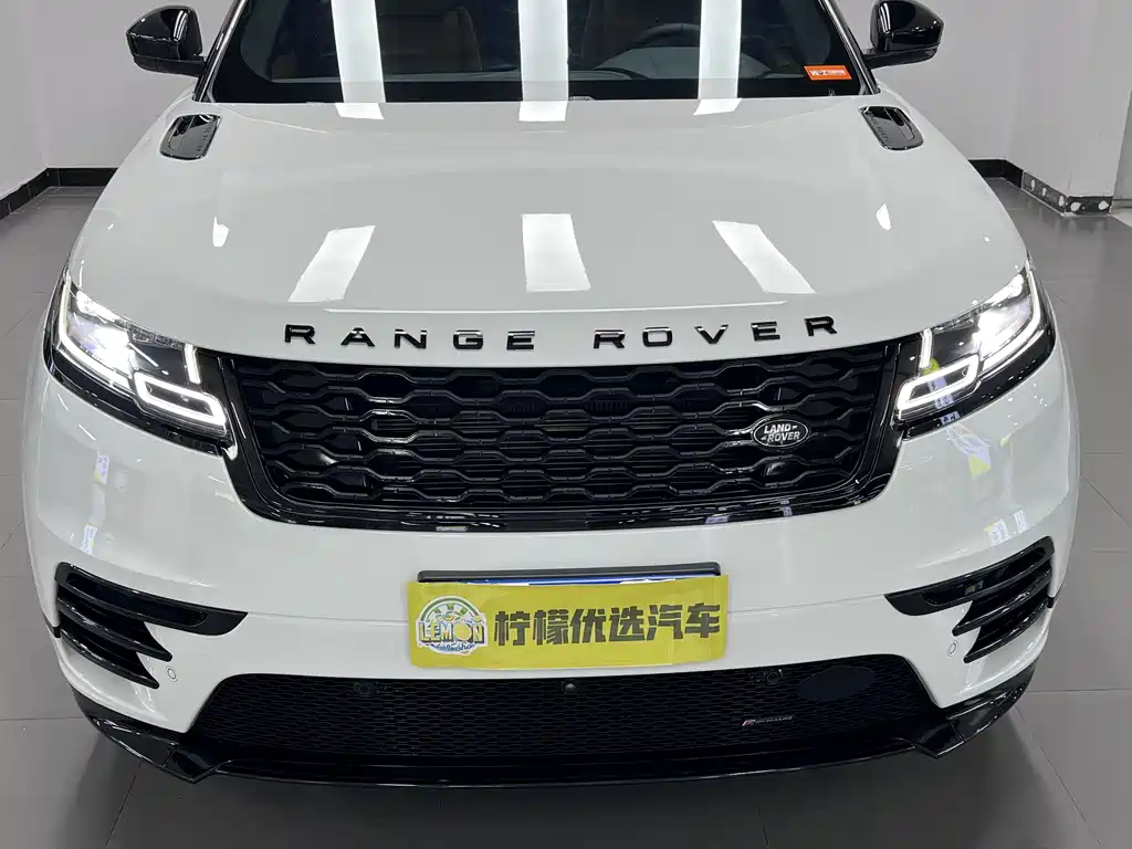 Range Rover Velar 250 PS Radiant Black Collector