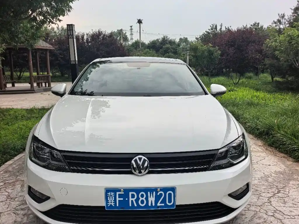 Lamando 230 TSI DSG Style