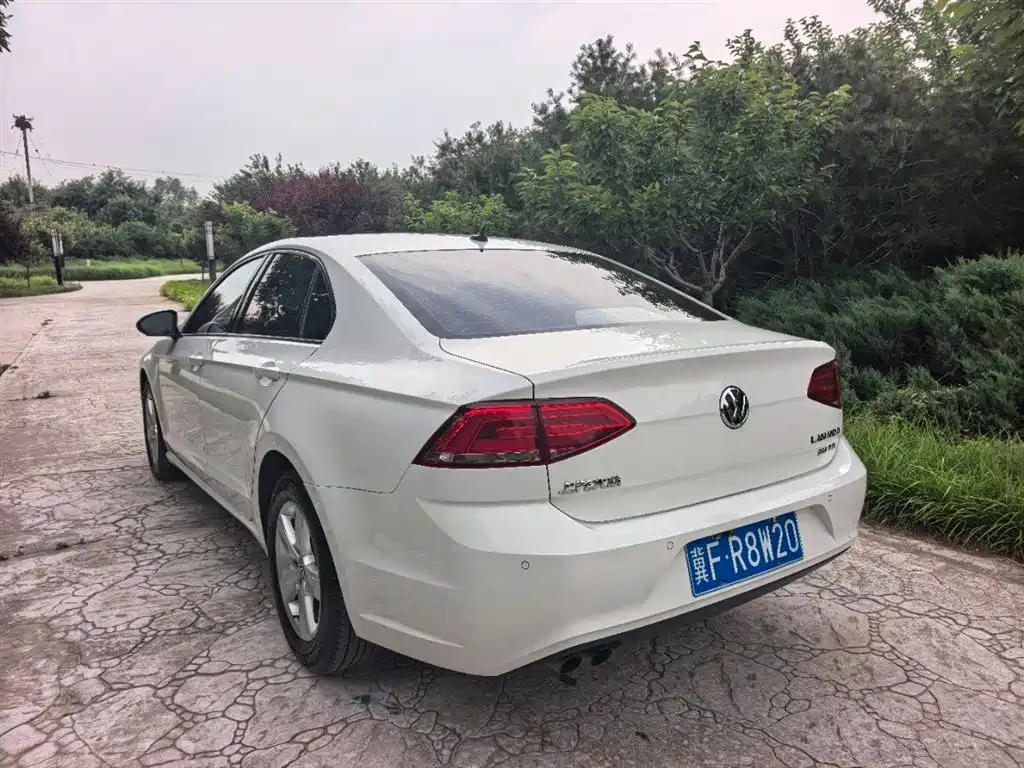 Lamando 230 TSI DSG Style