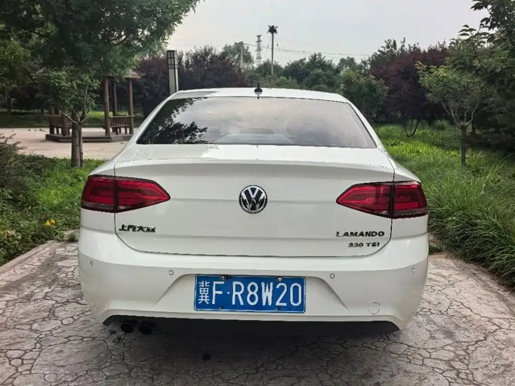 Lamando 230 TSI DSG Style