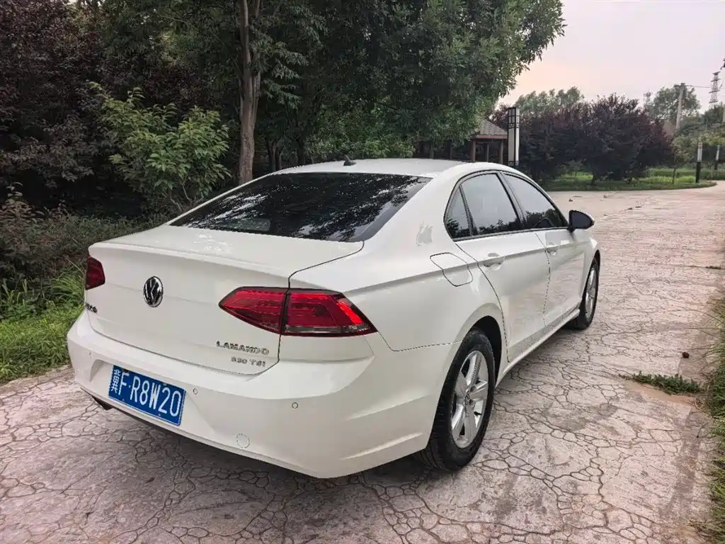 Lamando 230 TSI DSG Style