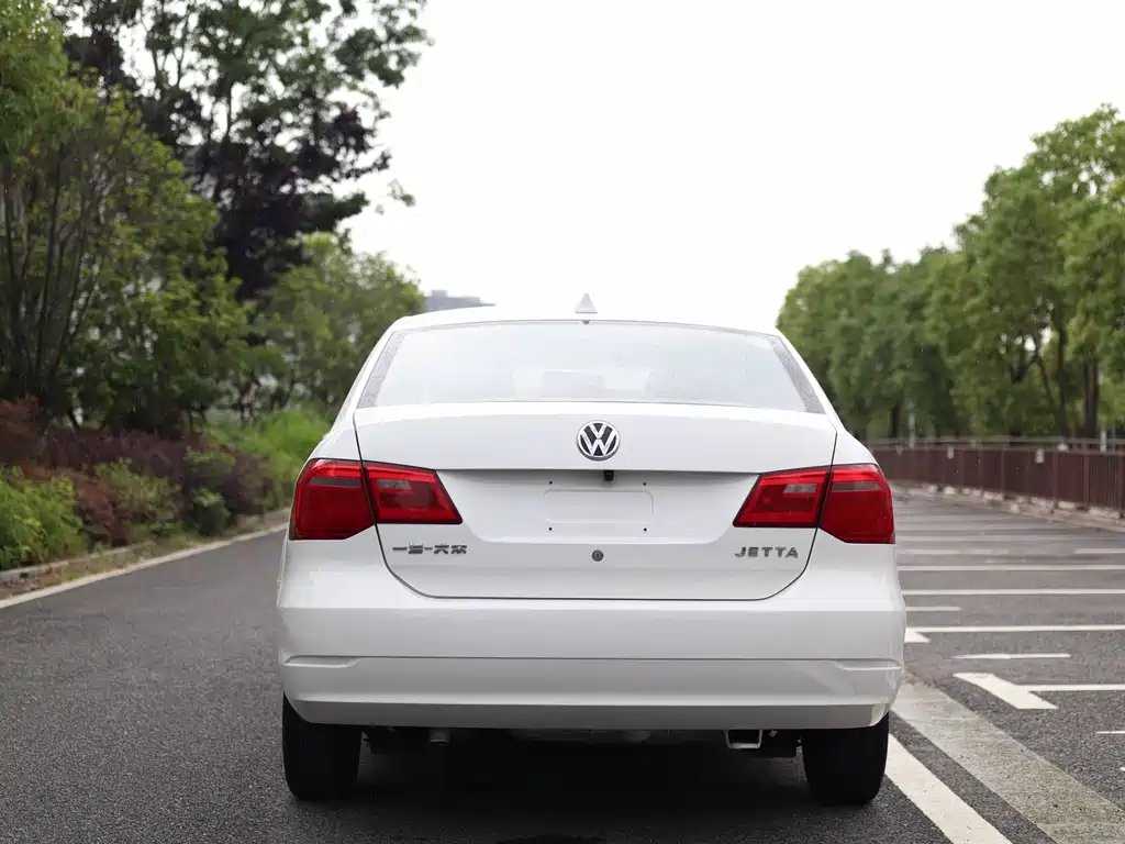 Jetta 1.6 L Manual Fashion