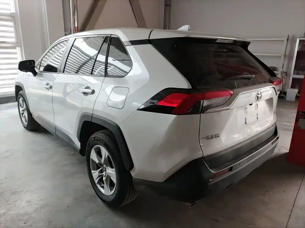 RAV4 2.0 L CVT 2 WD Urban
