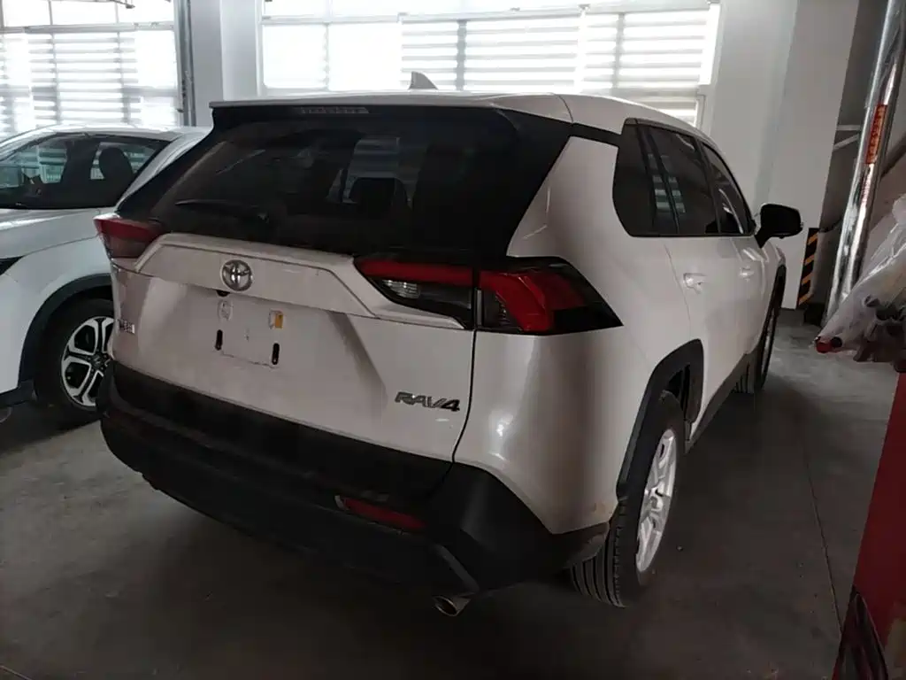 RAV4 2.0 L CVT 2 WD Urban