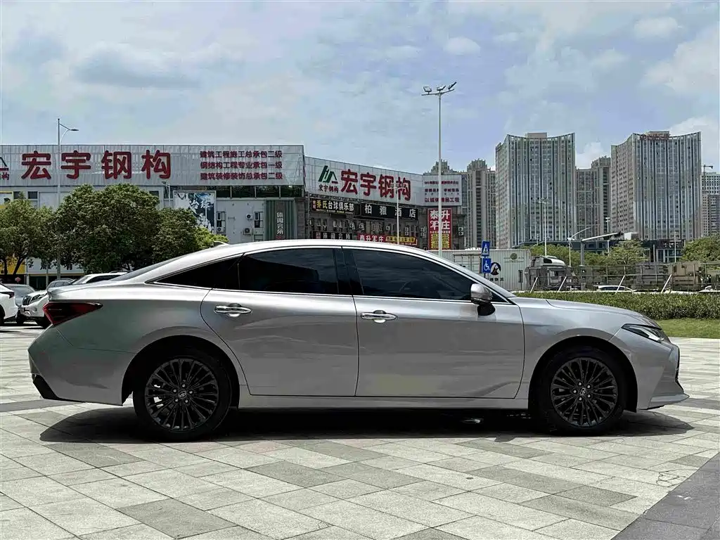 Avalon 2.0 L XLE Premium