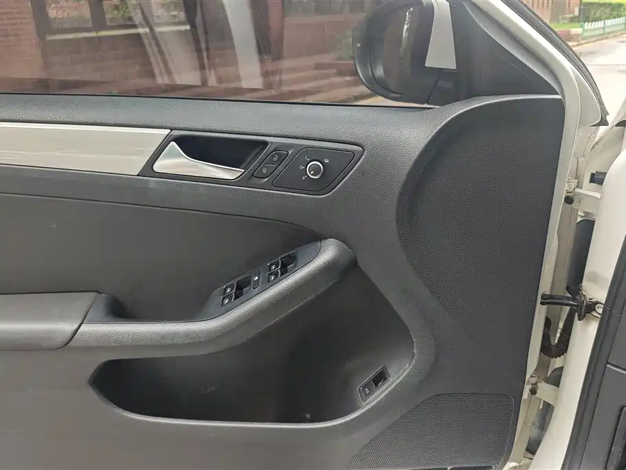 Sagitar Facelift 1.6 L Auto Comfort