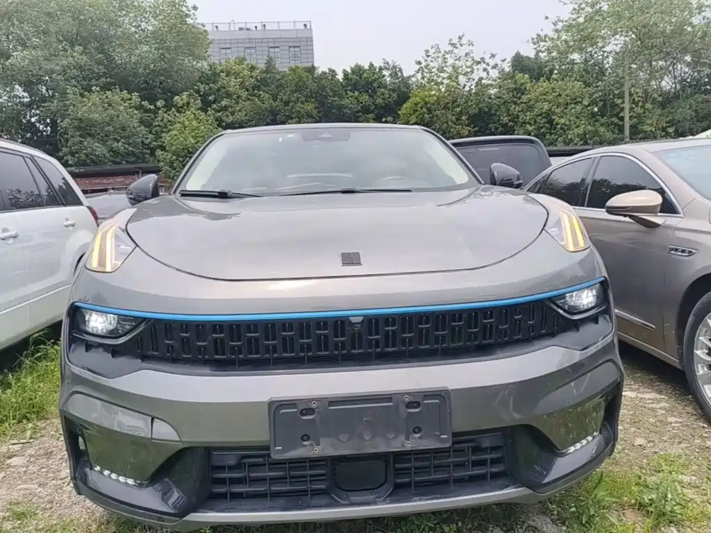 Lynk & Co 05 2.0 TD 2 WD Shine Halo