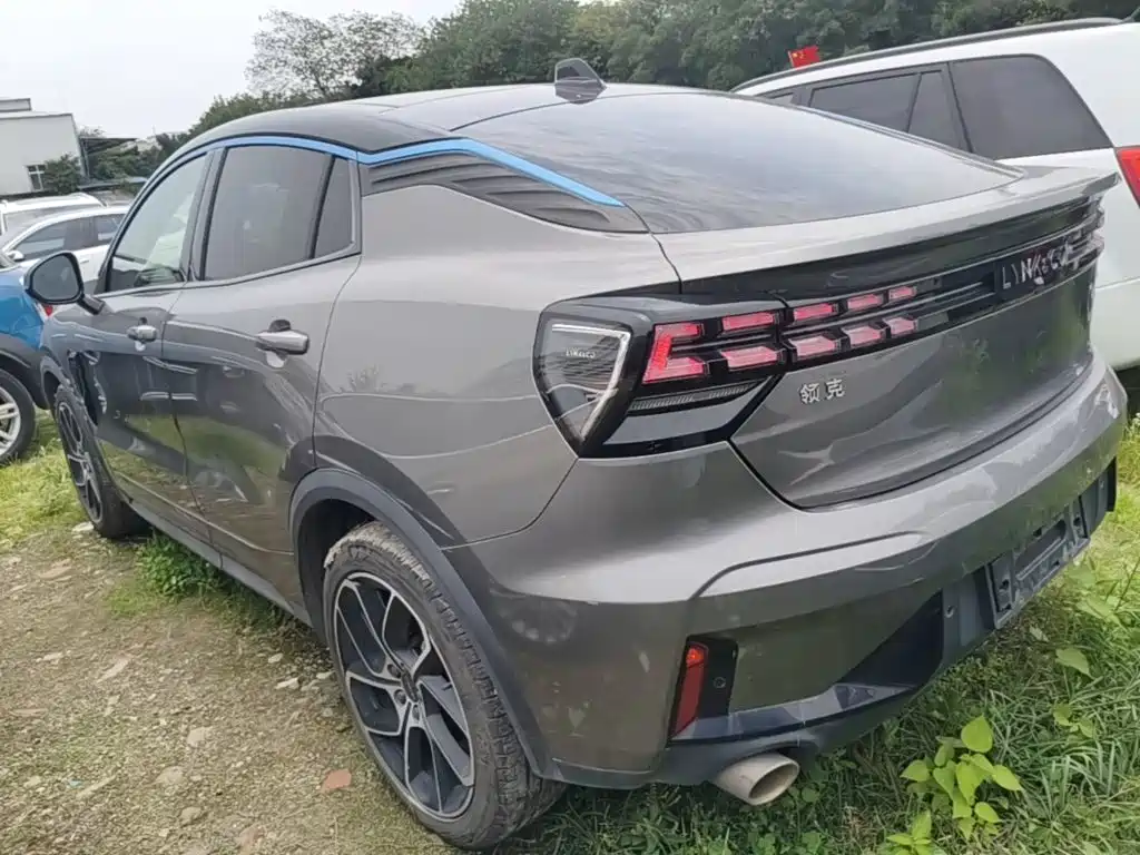 Lynk & Co 05 2.0 TD 2 WD Shine Halo