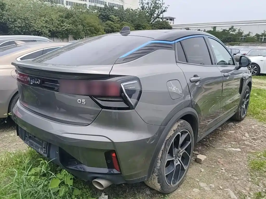 Lynk & Co 05 2.0 TD 2 WD Shine Halo