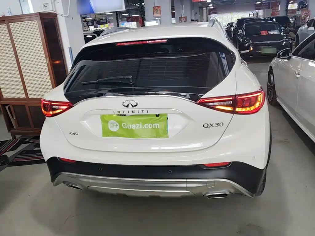 Infiniti QX30 英菲尼迪QX30 2017款 2.0 T 四驱时尚版