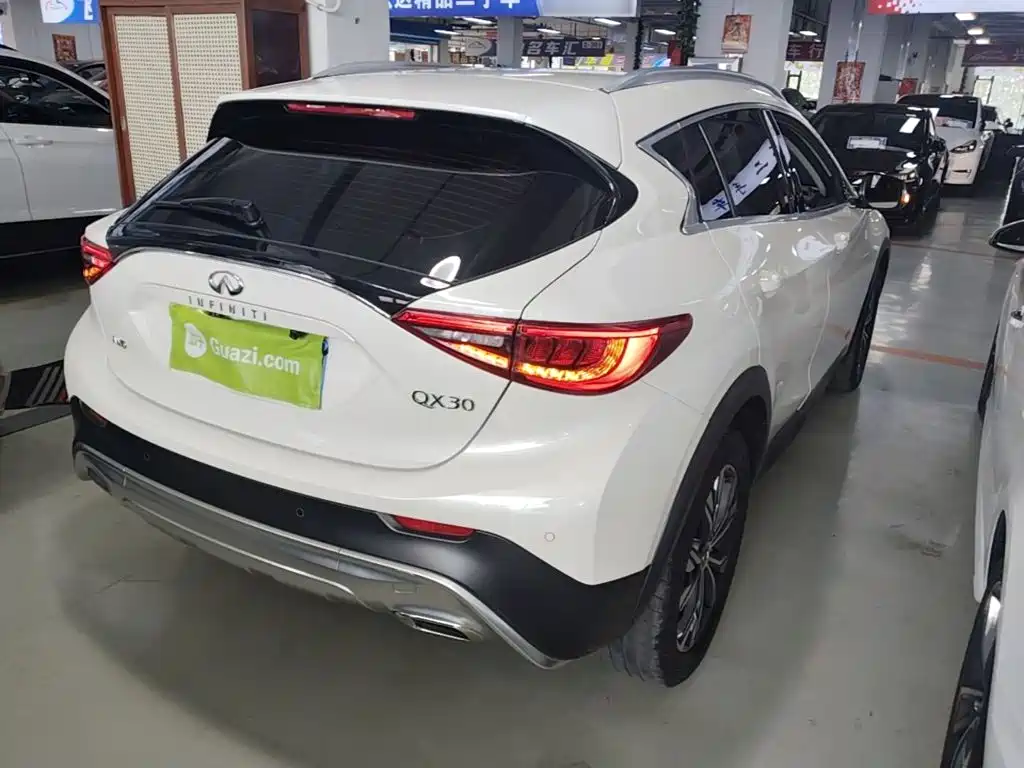 Infiniti QX30 英菲尼迪QX30 2017款 2.0 T 四驱时尚版