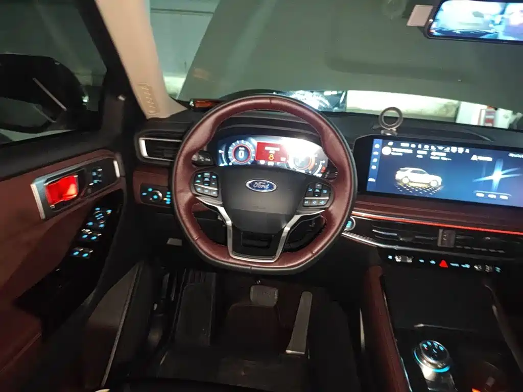 Explorer EcoBoost 285 4 WD Titanium 7-seat