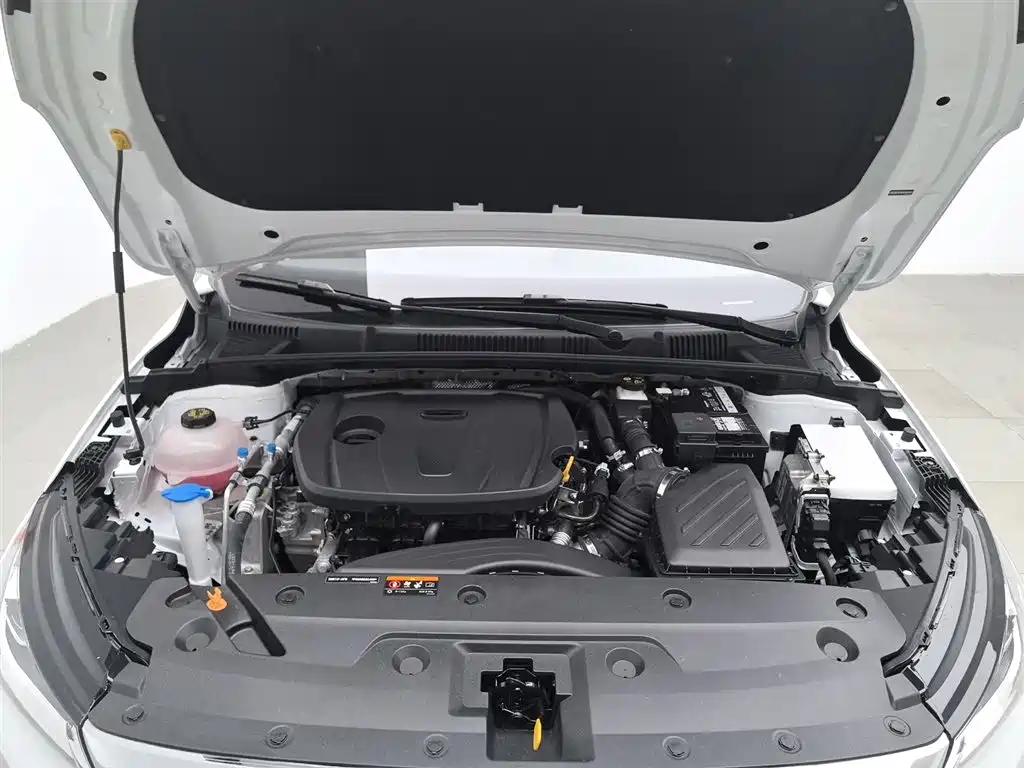 Emgrand 4 th Gen Champion 1.5 L CVT Distinguished
