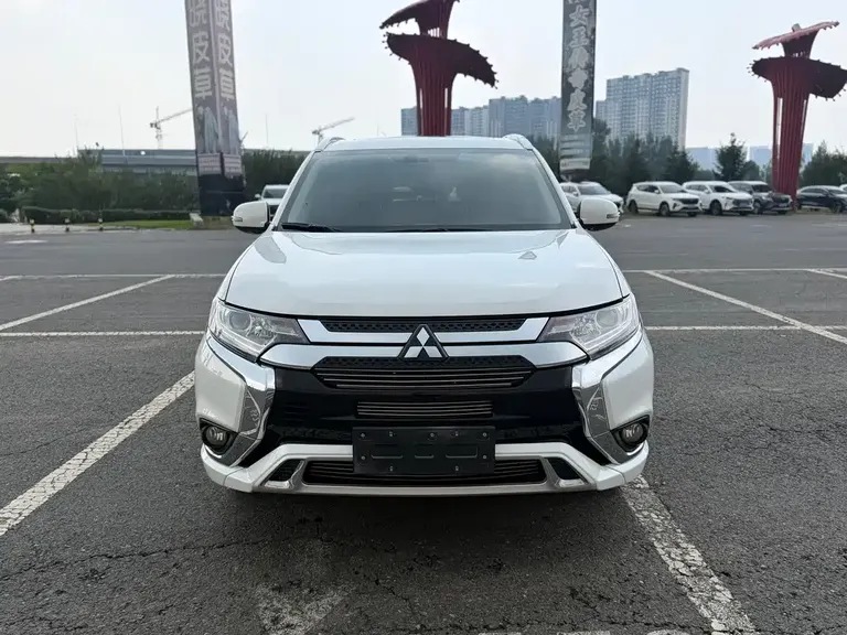 Mitsubishi Outlander 2.0 L 2 WD Smooth Enjoyment 5-seat