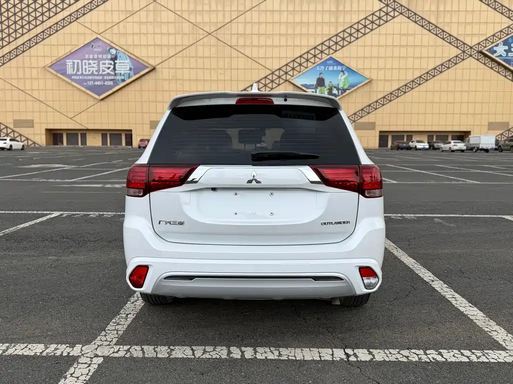 Outlander 2.0 L 2 WD Smooth Enjoyment 5-seat