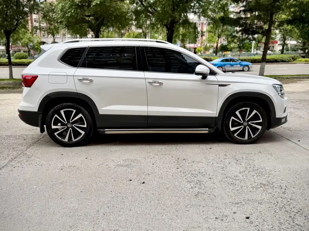 Tharu 280 TSI 2 WD Luxury PLUS