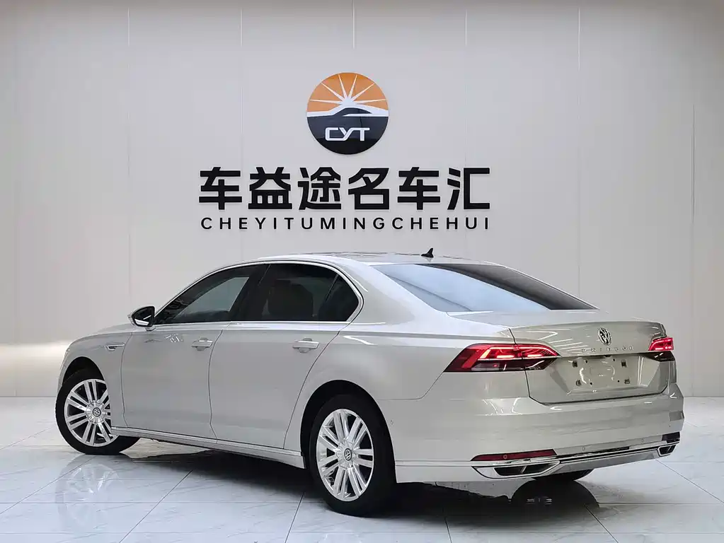 Phideon 380 TSI 2 WD Executive