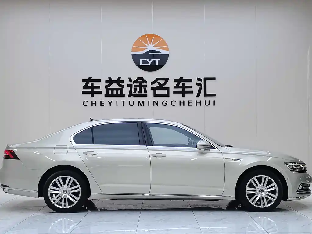 Phideon 380 TSI 2 WD Executive