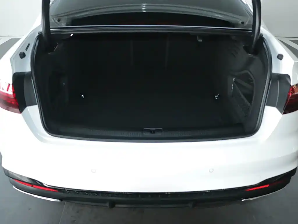 Audi A4 L 40 TFSI Luxury Dynamic