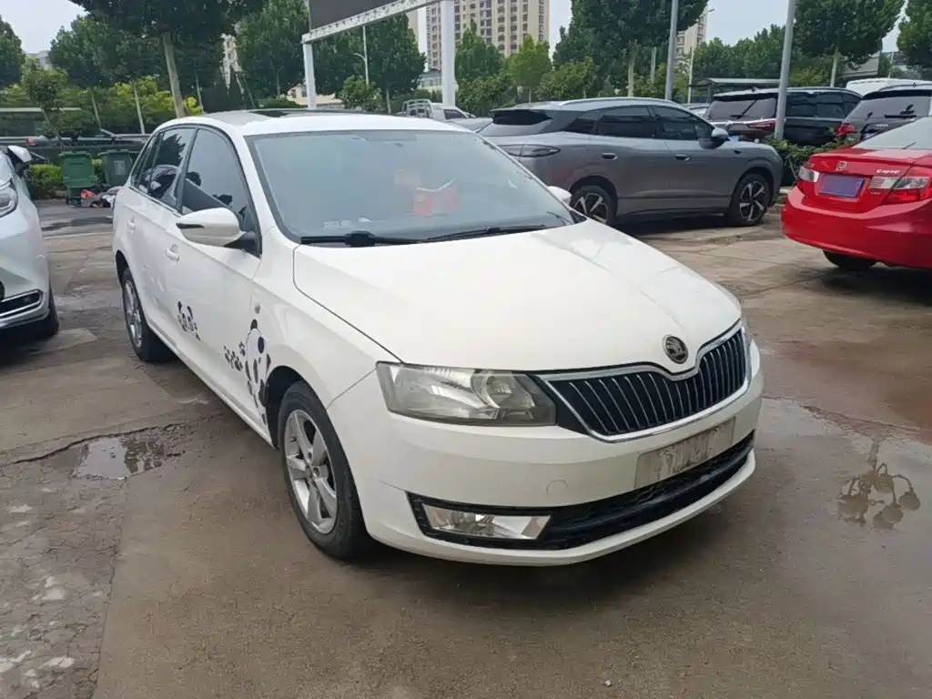 Rapid Spaceback Facelift 1.6 L Auto Creation
