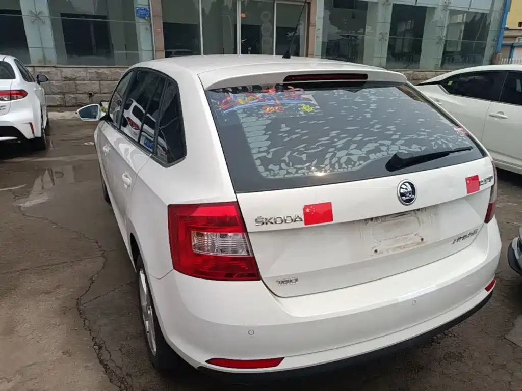 Rapid Spaceback Facelift 1.6 L Auto Creation