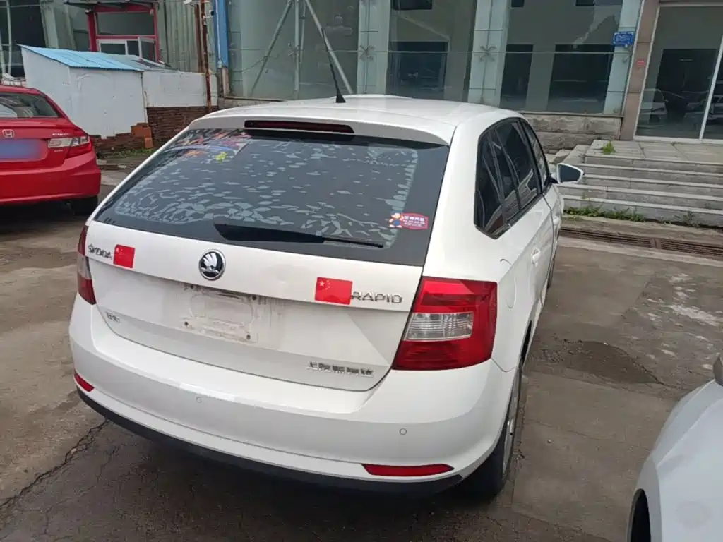 Rapid Spaceback Facelift 1.6 L Auto Creation