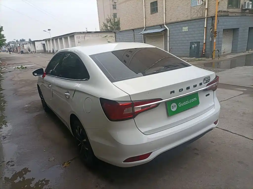 Roewe i5 1.5 L Auto 4 G Connected Leading Luxury Flagship