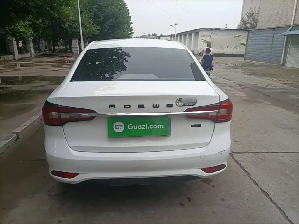 Roewe i5 1.5 L Auto 4 G Connected Leading Luxury Flagship