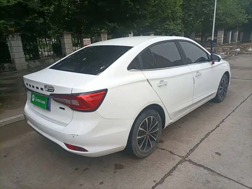 Roewe i5 1.5 L Auto 4 G Connected Leading Luxury Flagship