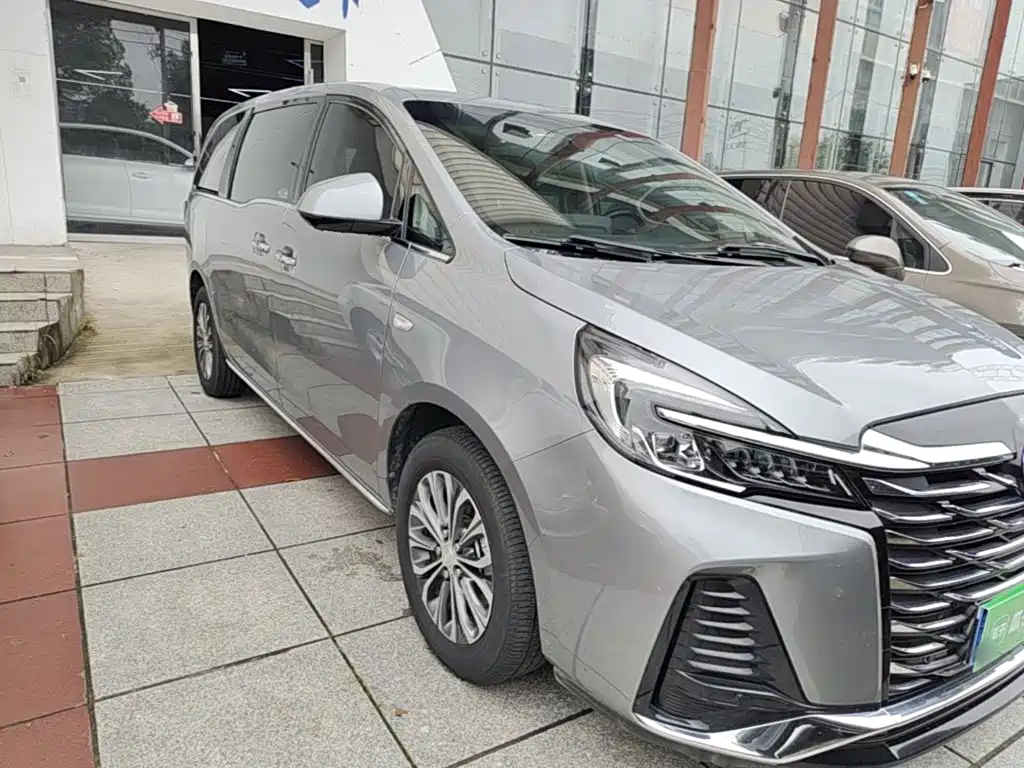 Buick GL8 Facelift Land Official Cabin Luxury