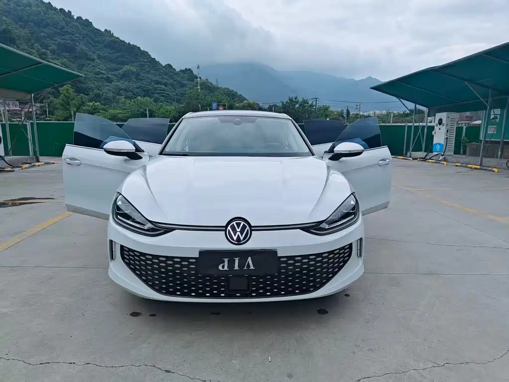 Lamando Lamando L 280 TSI DSG Spicy Cool