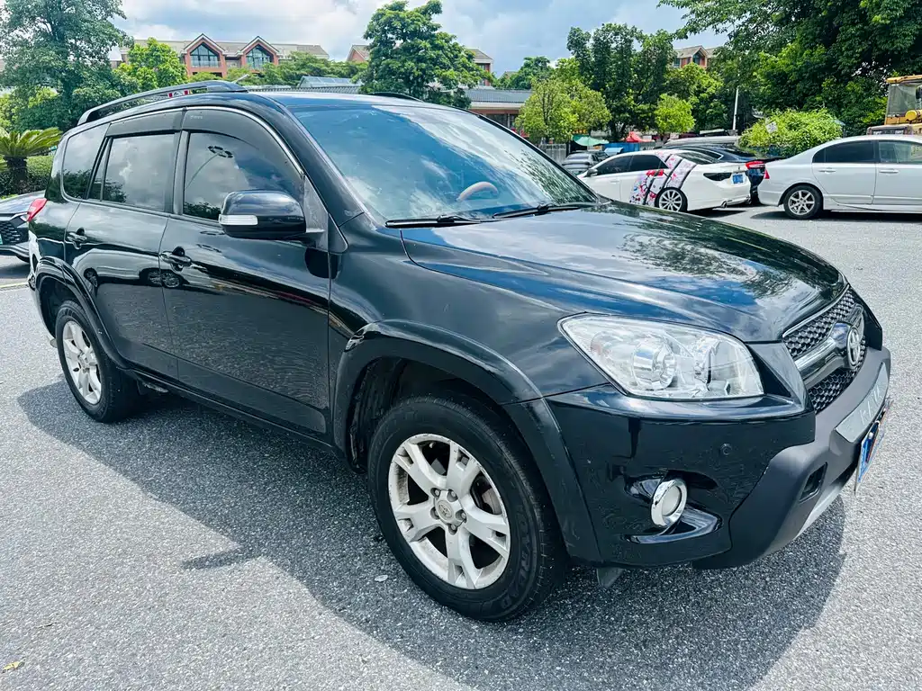 RAV4 2.0 L Auto Luxury Upgraded
