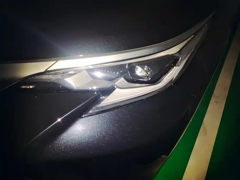 Sienna 2.5 L Hybrid Distinguished