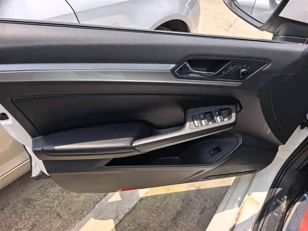 Lamando 230 TSI DSG Style