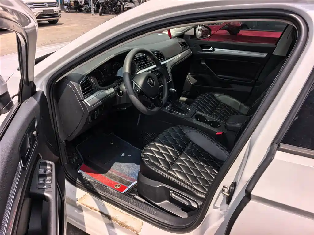 Lamando 230 TSI DSG Style