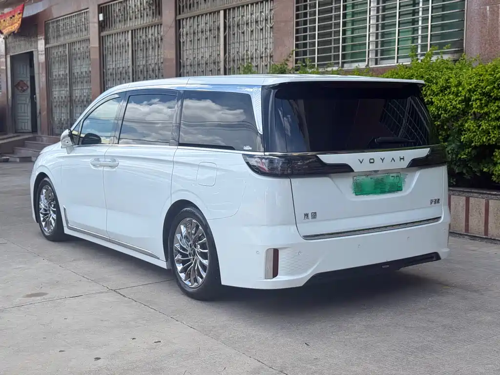 Voyah Dreamer PHEV Ultra Long Range Flagship