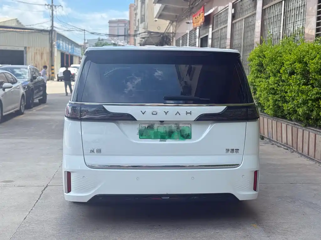 Voyah Dreamer PHEV Ultra Long Range Flagship