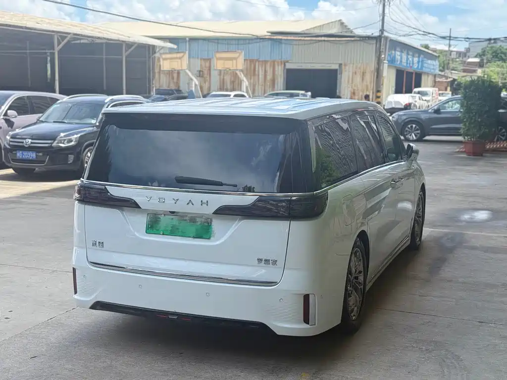 Voyah Dreamer PHEV Ultra Long Range Flagship