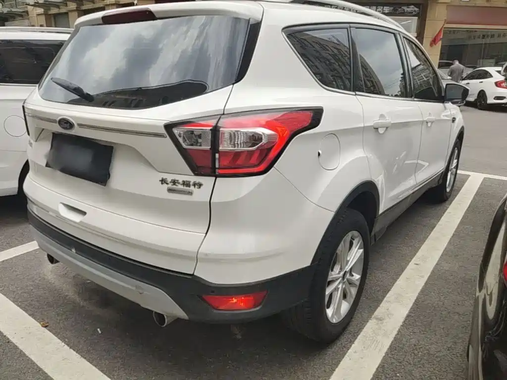 Kuga Facelift EcoBoost 180 2 WD Platinum Wing