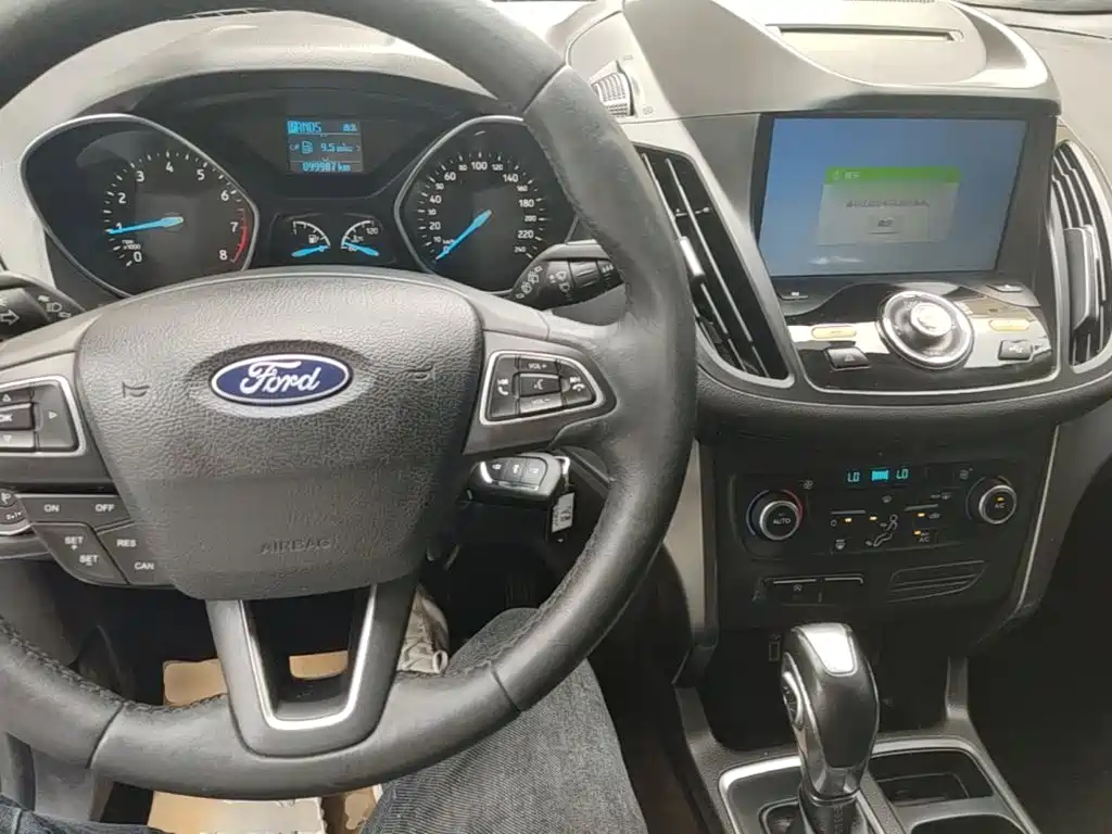 Kuga Facelift EcoBoost 180 2 WD Platinum Wing