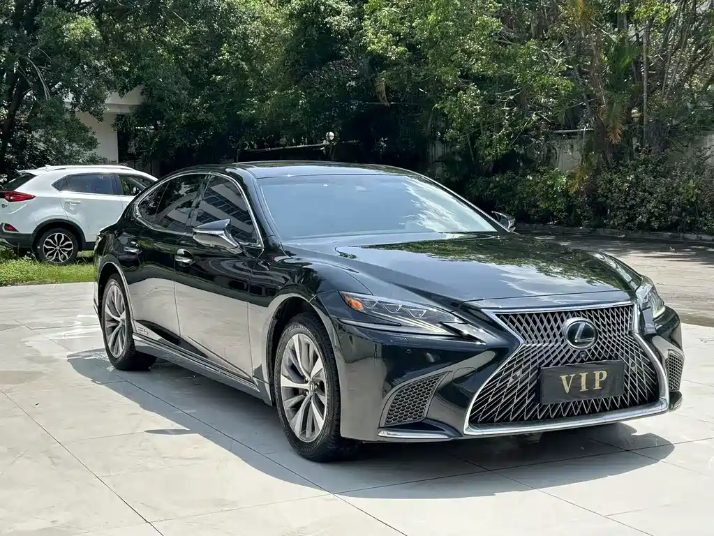 Lexus LS 500 h Outstanding CN-VI