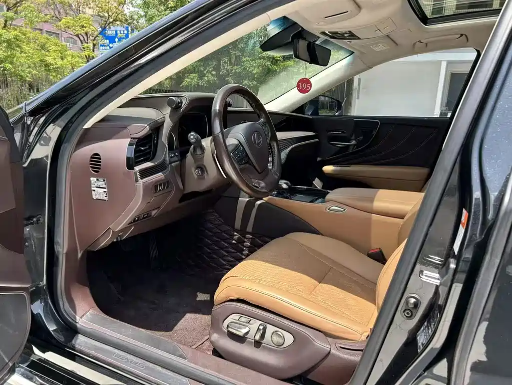 Lexus LS 500 h Outstanding CN-VI