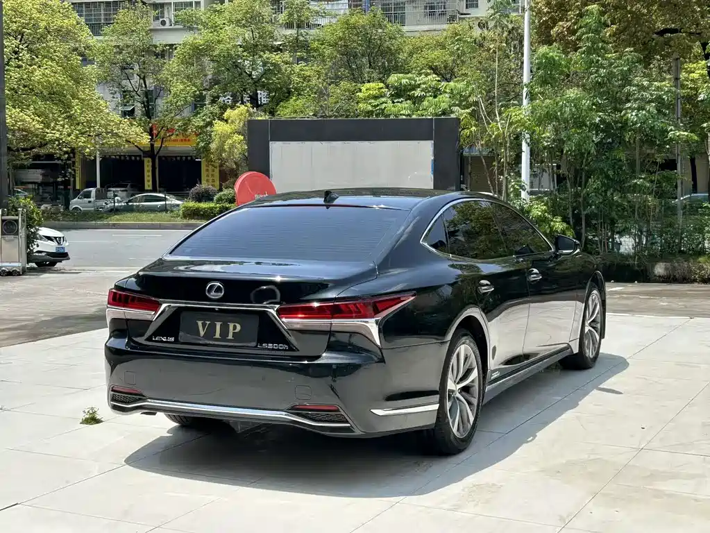 Lexus LS 500 h Outstanding CN-VI