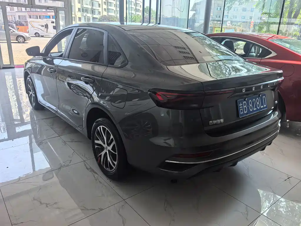 Emgrand 帝豪 2026款 400万纪念款 1.5 L CVT星耀型