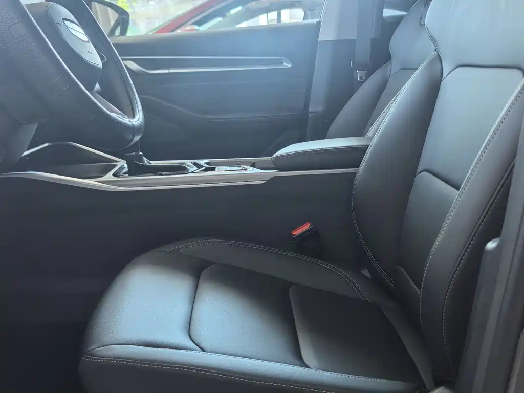 Emgrand 帝豪 2026款 400万纪念款 1.5 L CVT星耀型