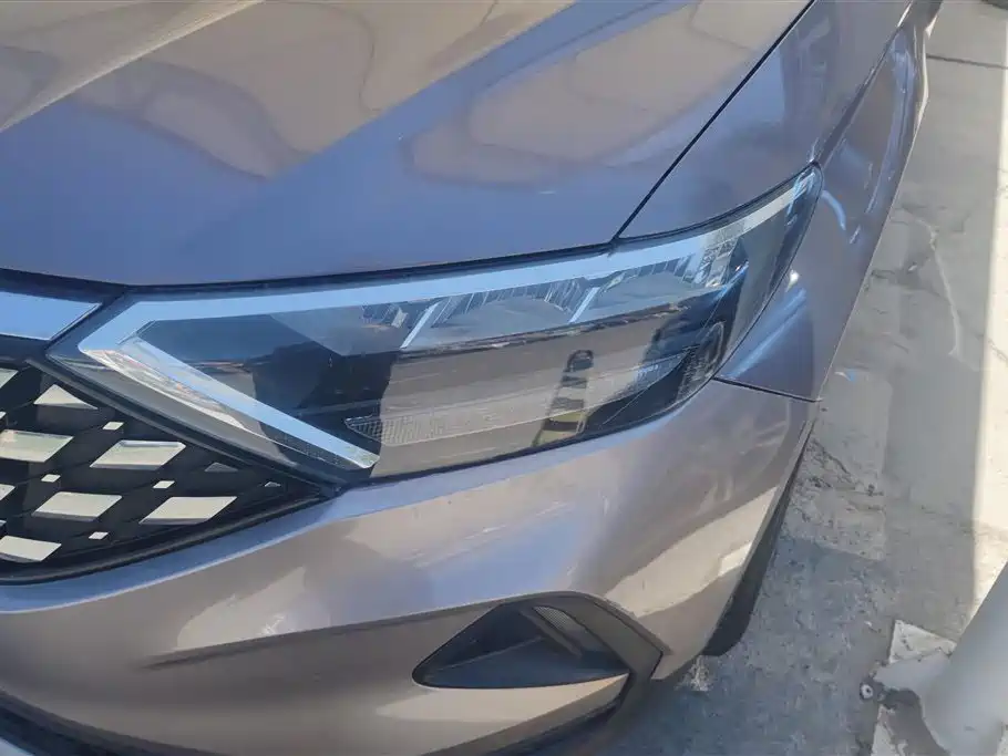Jetta VS5 280 TSI Auto Progressive
